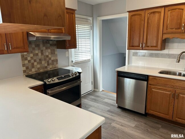 Building Photo - 2308 Ridge Dr