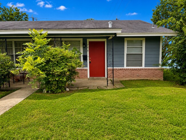Building Photo - Edgebrook