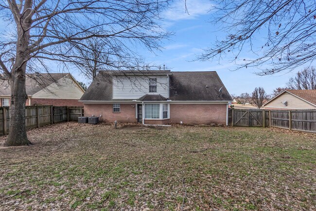 Building Photo - 7340 Roundtable Dr