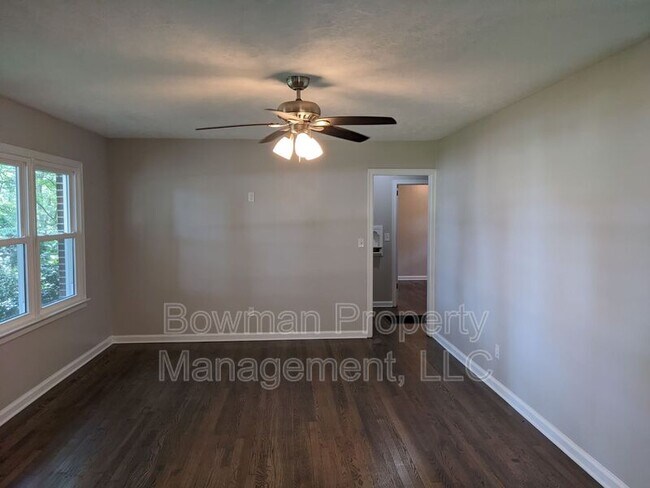 Foto del edificio - 879 Commerce Rd