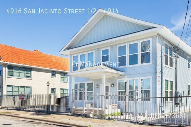 Building Photo - This unit is Huge!! Over a 1000 Square Ft ...