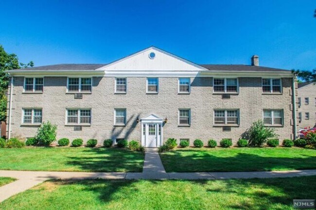Foto del edificio - 135-167 S Maple Ave