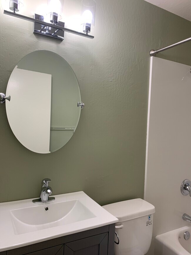 New bathroom - 1713 Lincoln Ave