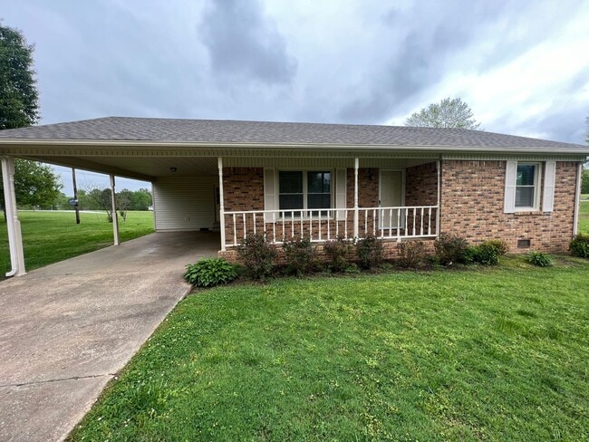 Building Photo - Charming Brick Home!