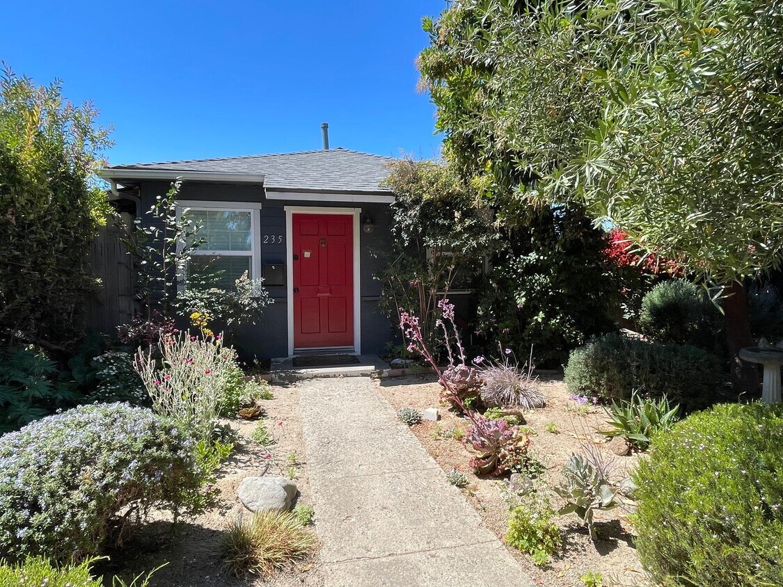 Primary Photo - Cozy Home with Fully Equipped RV Space