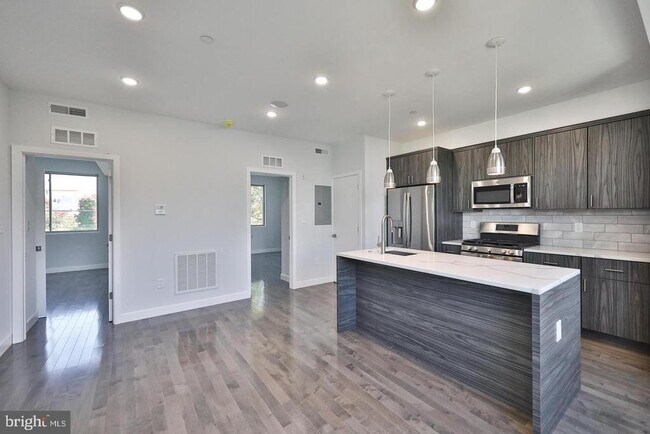 Foto del edificio - 1939 N Darien St