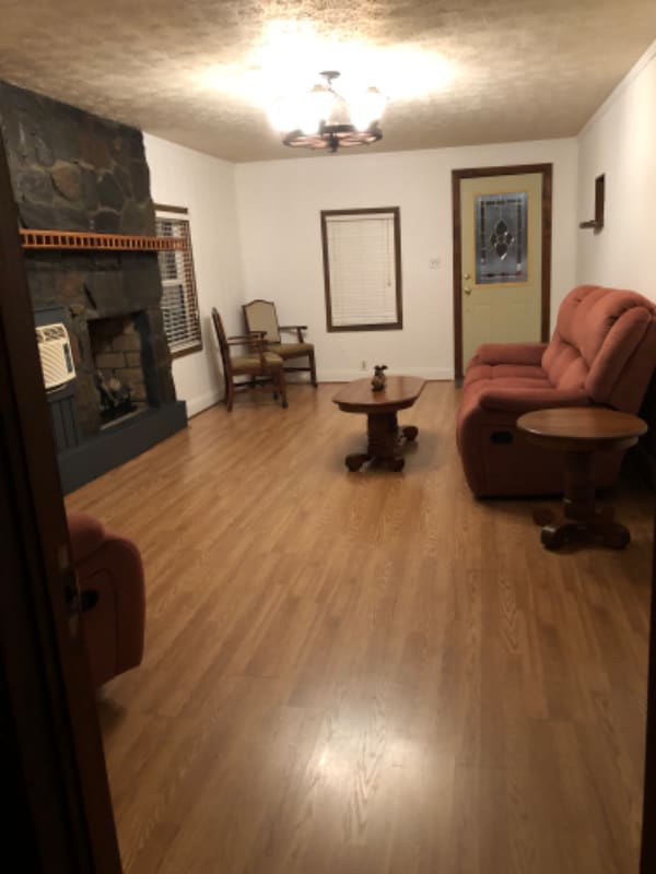 Foto del edificio - 429 Hollywood Church Rd