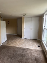 Building Photo - 24 Lakeview Dr