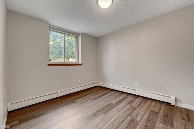 Building Photo - 2 br, 1 bath Condo - 3522 Harriet Avenue 106