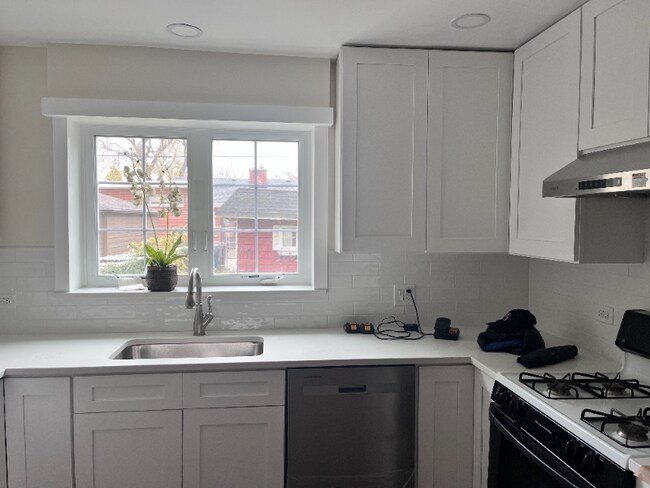 Foto del edificio - 3623 W Foster Ave