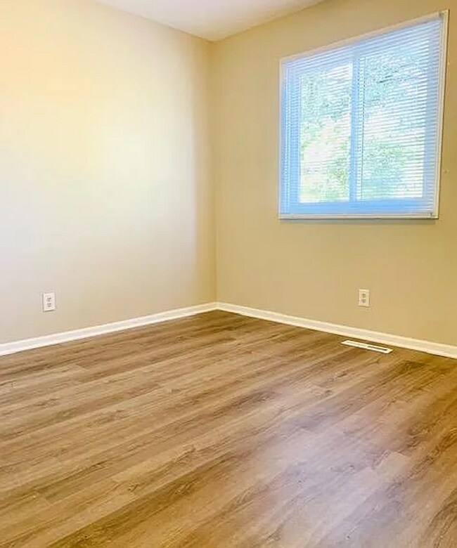 Foto del edificio - 13815 W Cir – Immaculate 3BR Millard Highlands Home!Step into this beautifully maintained split-e...