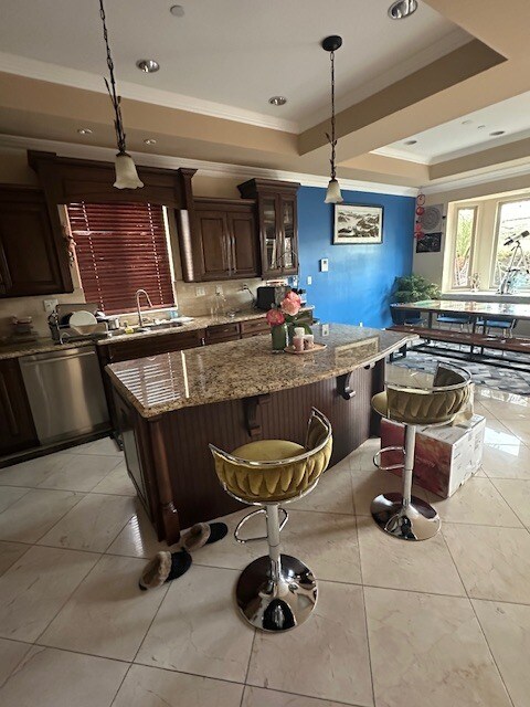 Foto del edificio - 2012 Graham Ave