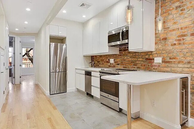 Foto del edificio - 341 West 48th Street