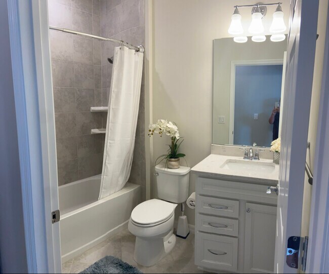 Building Photo - 823 SE Villandry Way