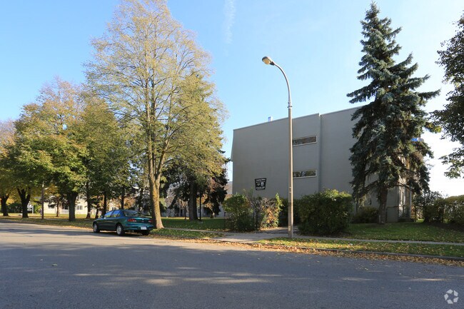 Photo du bâtiment - 301-341 Traynor Ave