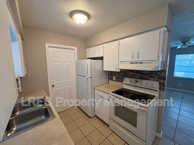 Foto del edificio - 2437 Chase Ave