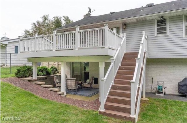 Building Photo - 3 br, 2.5 bath House - 5899 Club House Ln