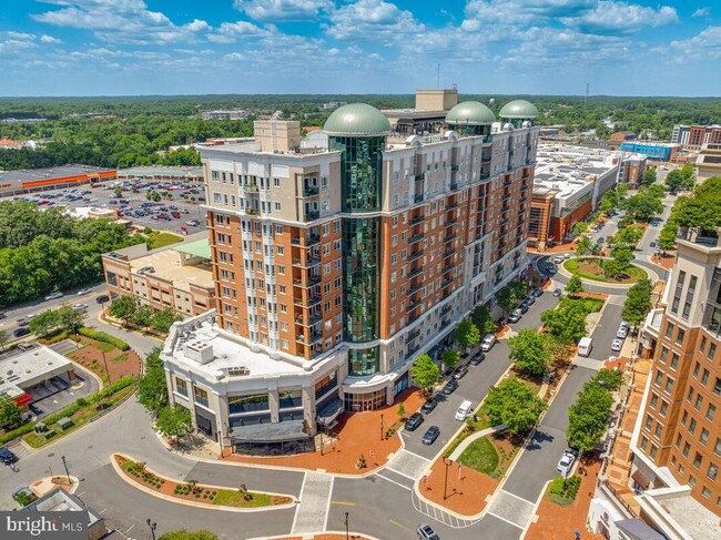 Foto del edificio - 1915 Towne Centre Blvd