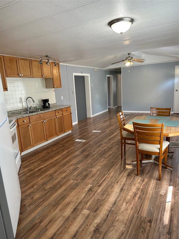 Building Photo - 17110 Live Oak Ln