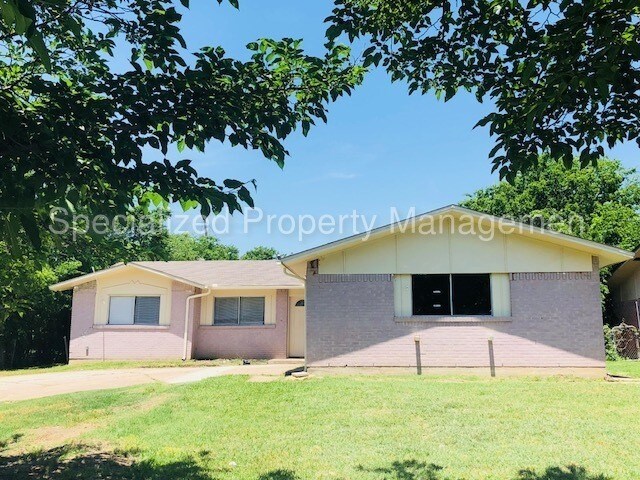 Building Photo - 2731 Cartwright St