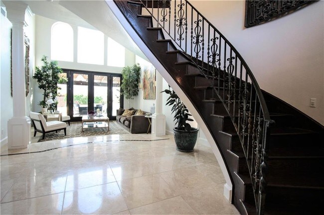 Foto del edificio - 2300 Dobbins Ln