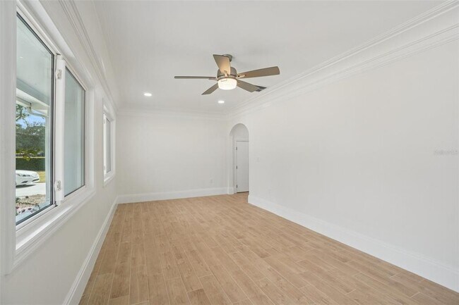 Foto del edificio - 9008 Bay St NE