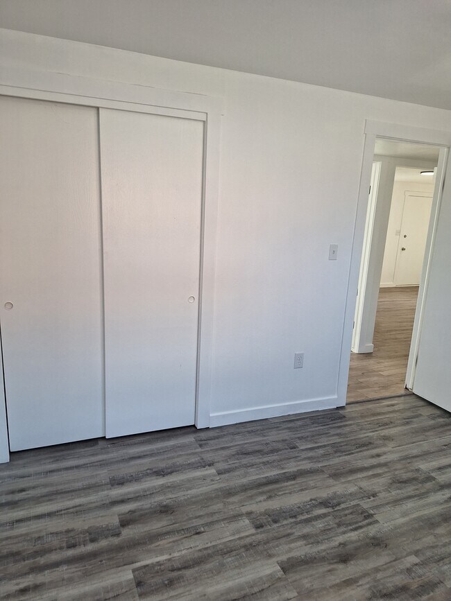 Foto del edificio - Roy 4-plex 2002