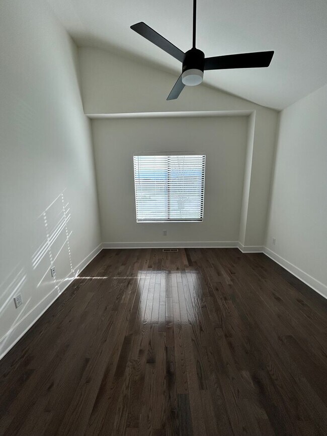 Foto del edificio - 108-110 Oakwood Ct