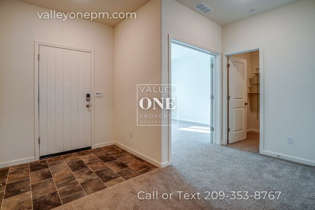 Building Photo - 644 Cheshire Dr