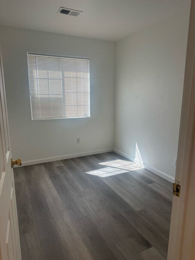 Foto del edificio - 530 Sunset Meadow Ln