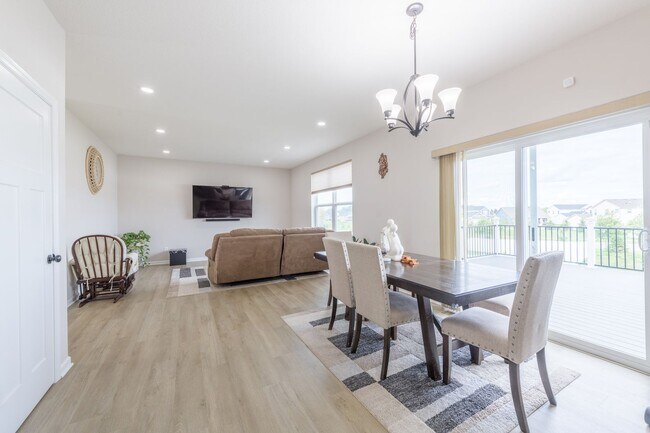 Building Photo - Beautifully updated lakeville 4 bedroom available for lease!