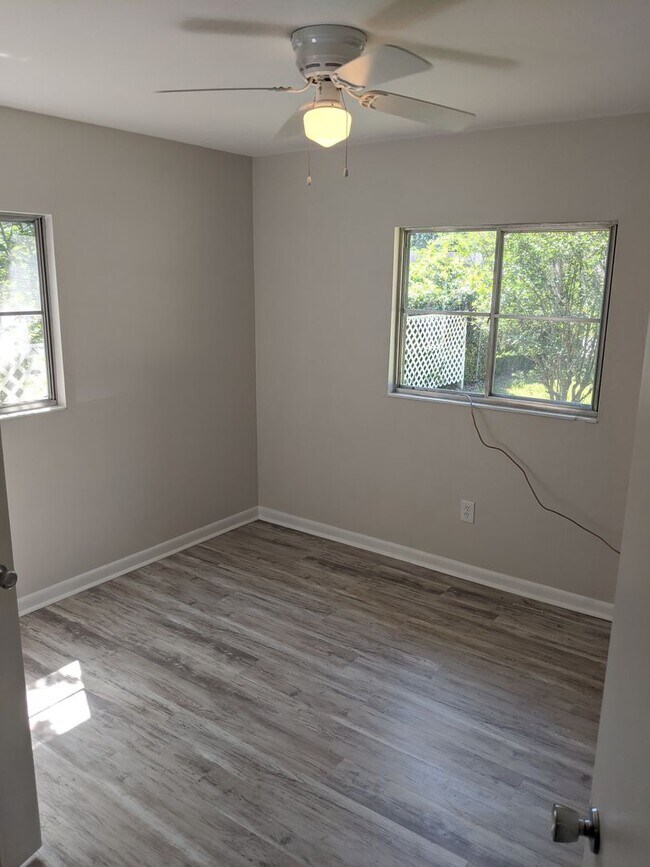 Foto del edificio - Cute 3/1 Single Family Home Available July 1, 2026