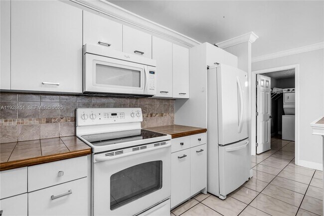 Building Photo - 14840 Naranja Lakes Blvd