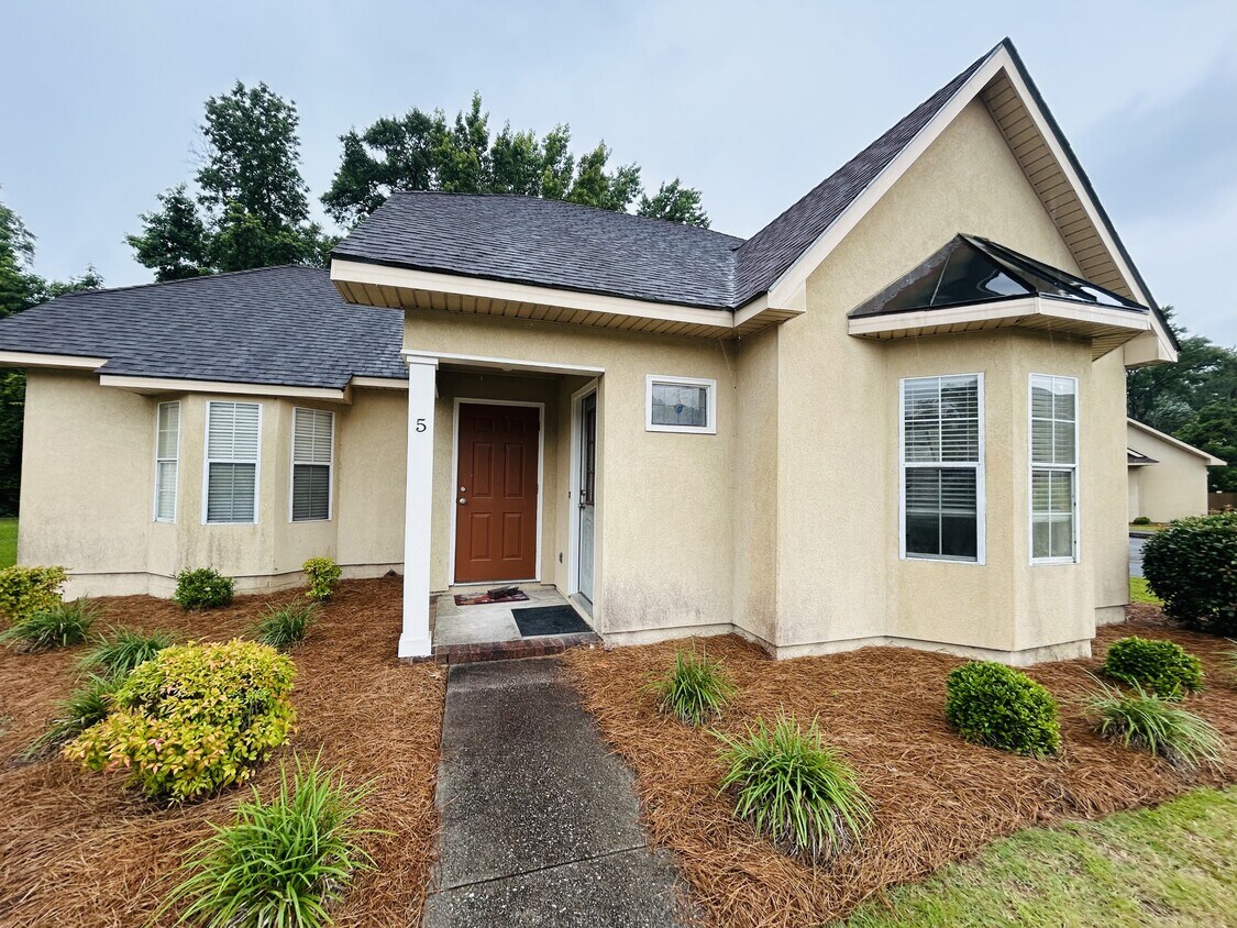 Foto principal - 5 Clayton Ln