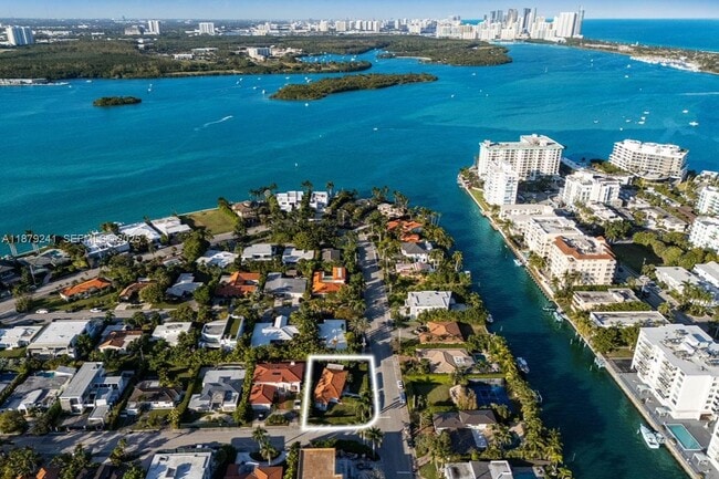 Building Photo - 10110 E Broadview Dr