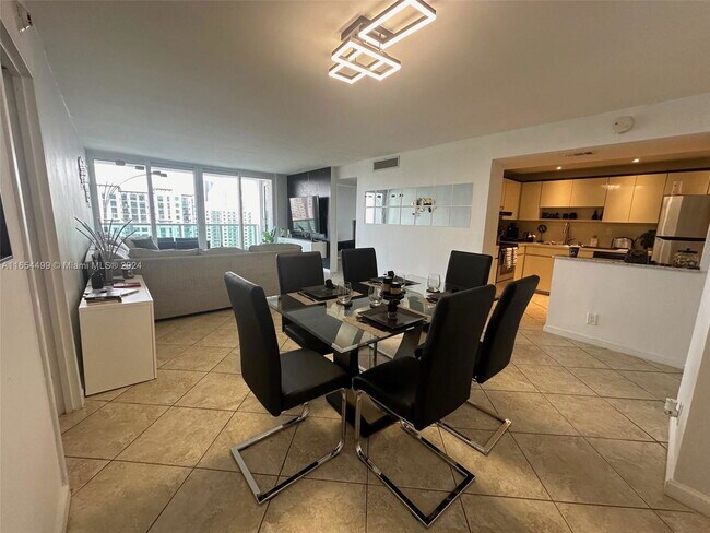 Building Photo - 100 Bayview Dr
