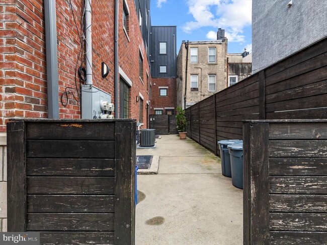 Foto del edificio - 1012 S Randolph St