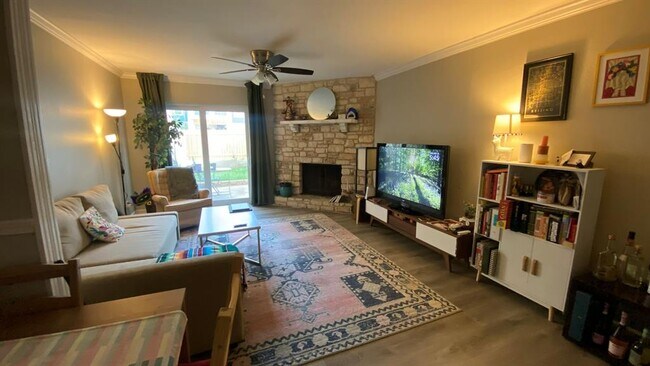 Foto del edificio - 4715 Misty Slope Ln