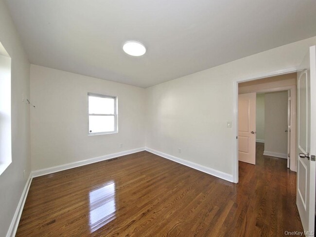 Foto del edificio - 139 Waverly Ave