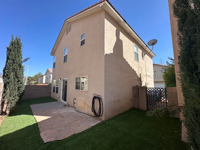 Foto del edificio - 2139 Altura Verde Ln NE