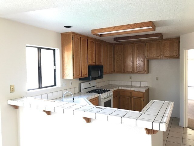 Building Photo - Nice Home with Pool