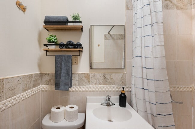 Foto del edificio - 1762 2nd Ave