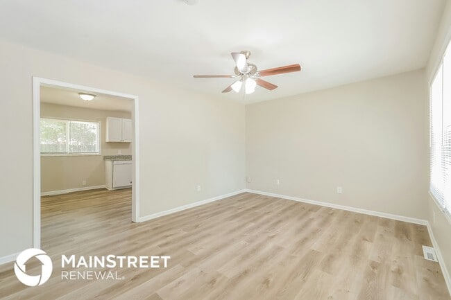 Foto del edificio - 10712 Bennington Ave