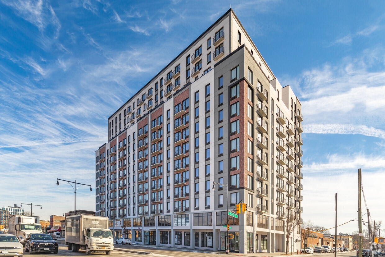 Primary Photo - 2700 Atlantic Ave