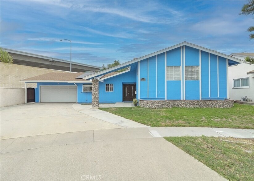 Primary Photo - 1208 N Earl Cir