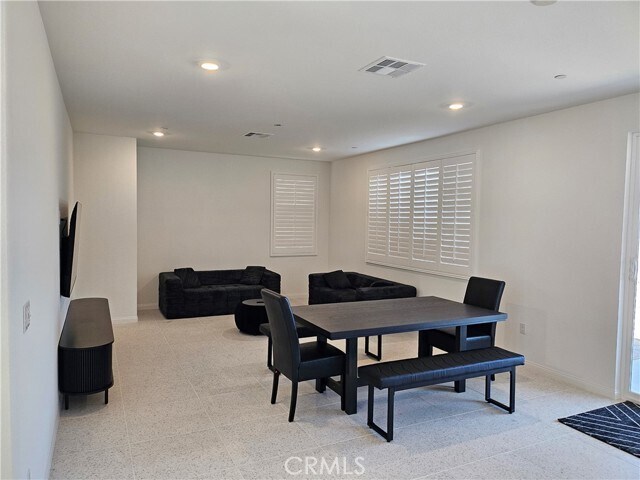 Foto del edificio - 62488 Highwing St