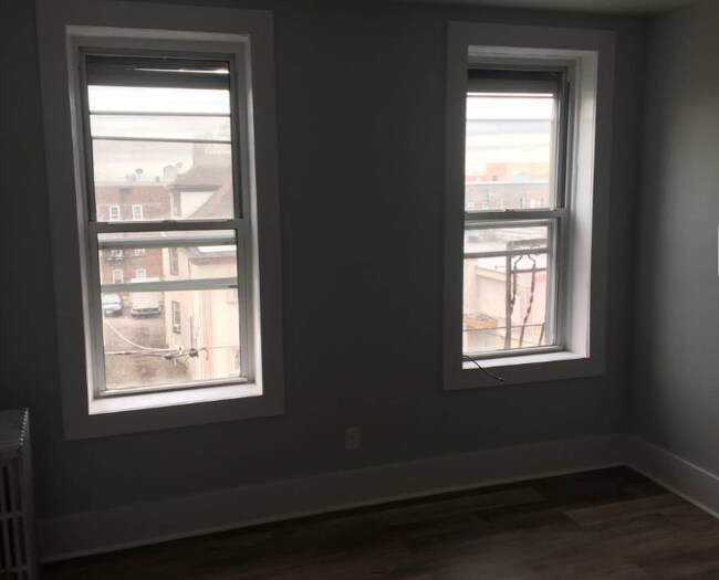 Building Photo - 72 Grove St