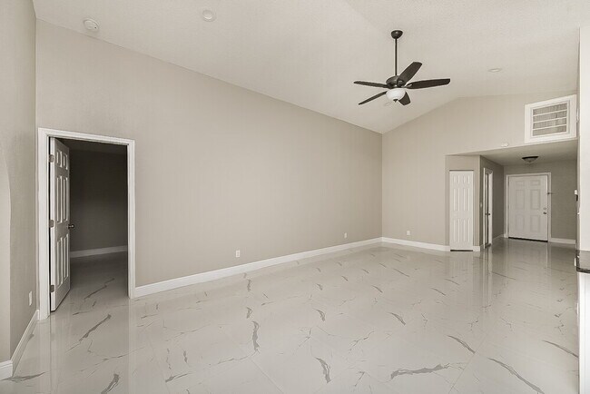 Foto del edificio - 1735 Tarah Trace Dr