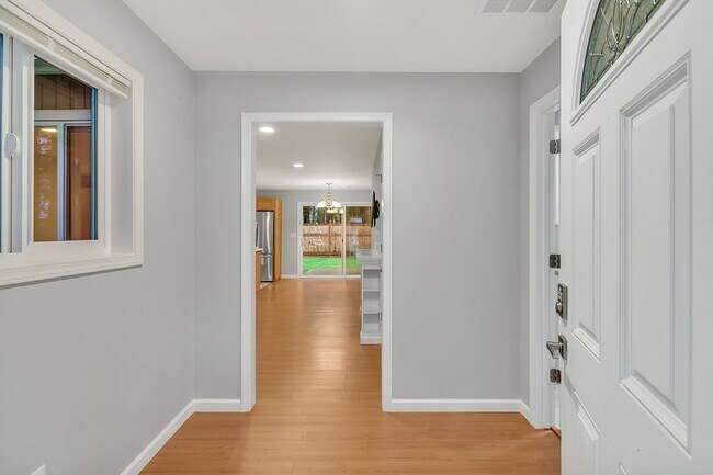Building Photo - Beautiful Kitchen and Large back yard in a...
