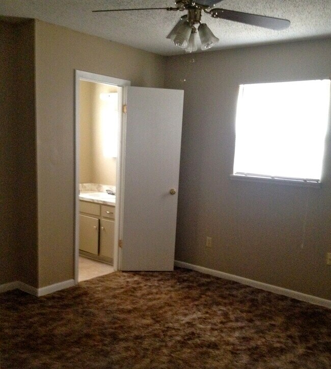 Building Photo - 5309 Leawood